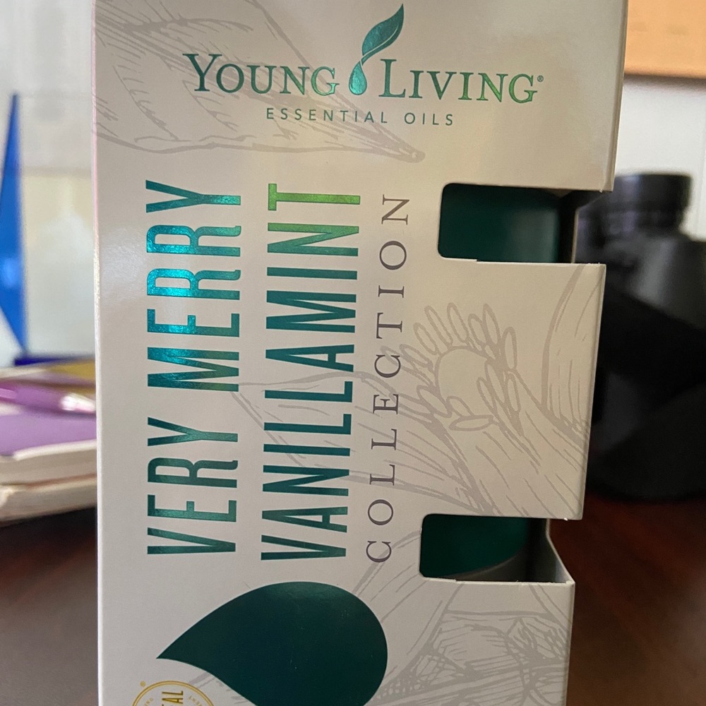 YOUNG LIVING VERY MERRY VANILLAMINT COLLECTION
